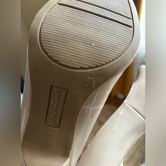 Beige Pointed Toe ComfortPlus Heels - Picture 4 of 4